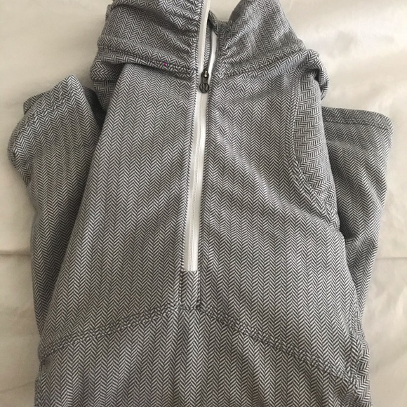 Lululemon athletic top - Picture 3 of 4